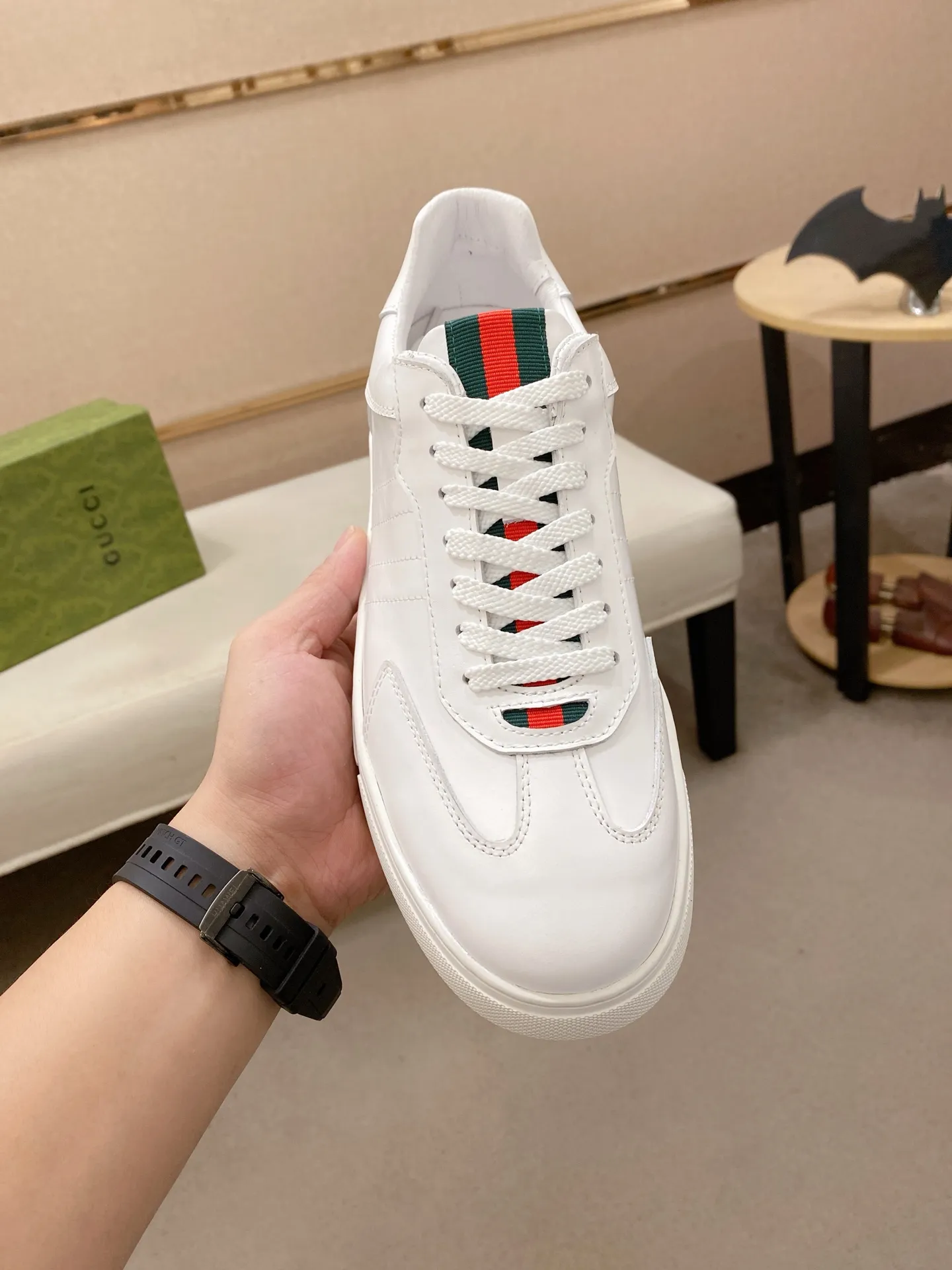 Factory price: 460💰 (GUCCI) The latest model from the official website 🎁🎁Casual and fashionable men's shoes👟, hot style 💥The version is simple and elegant, exclusive for trendy men. Unique official website latest brand elements 👑Gucci original decoration, fashionable and generous, the fabric is original cowhide ✅sheepskin lining, the official website specifies wear-resistant casual outsole, the classic model is taken in kind at the counter🎬38-44 (45 is not returned or exchanged)